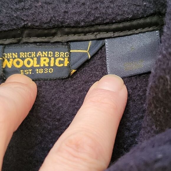 Woolrich fleece vest for layering on cold days size small - Picture 2 of 9